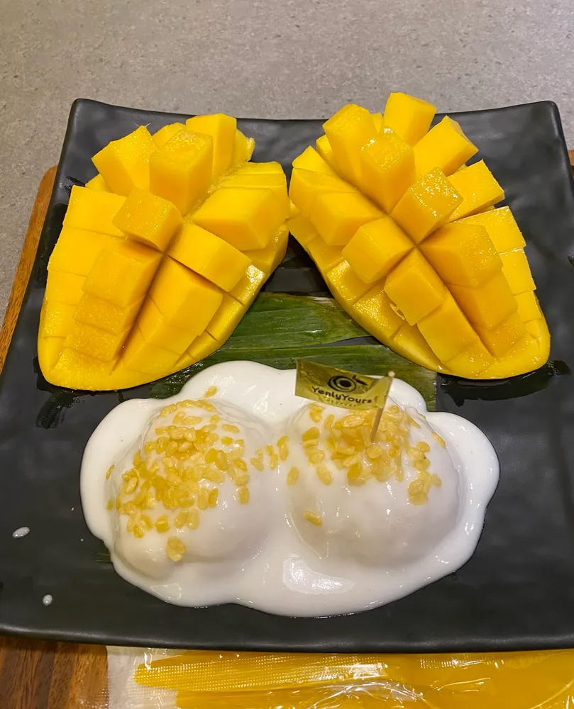 Thai mango sticky rice dessert