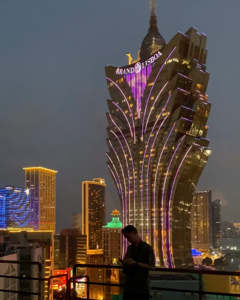 Fisherman's Wharf waterfront promenade