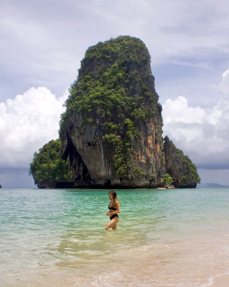 Railay Beach limestone cliffs and turquoise water in Krabi