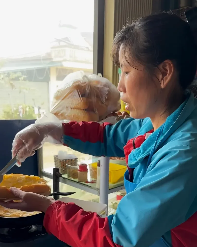 The elegant Bonnie Zeng